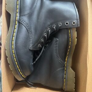 Never worn!! Dr. Martens Black Ankle Boots with Lace-Up Design women’s 9